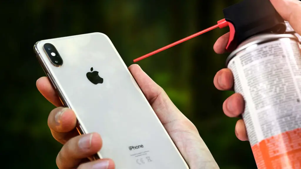 How to Clean iPhone Camera 2 Easy Ways